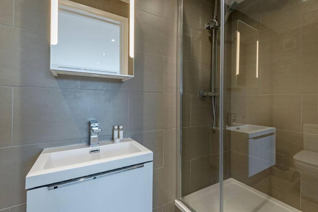 Appartamento Superb Penthouse With 2 Bathrooms And Roof Terrace *