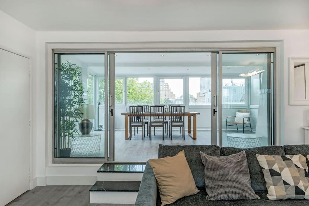 Superb Penthouse With 2 Bathrooms And Roof Terrace Londra