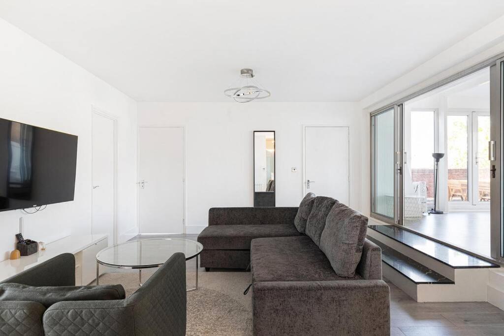Superb Penthouse With 2 Bathrooms And Roof Terrace