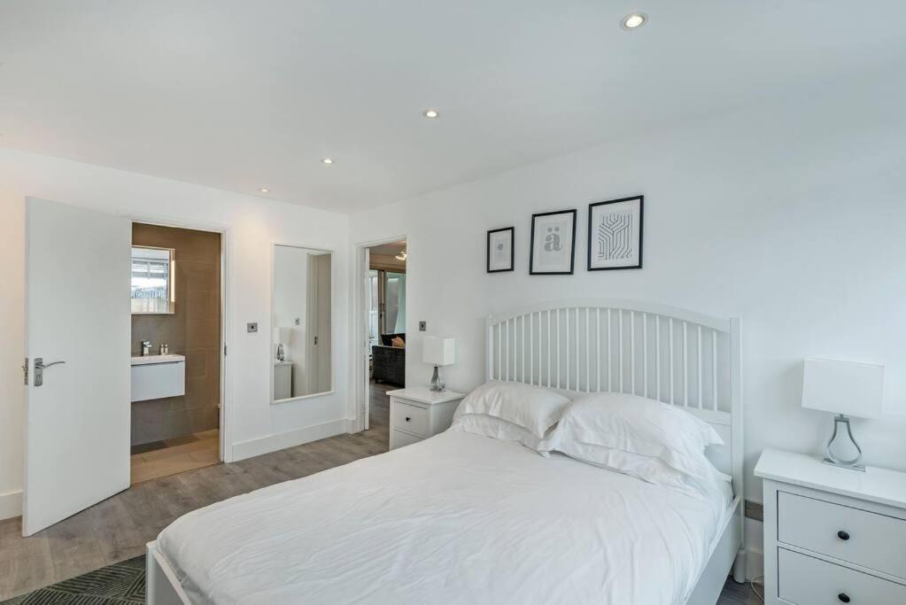 Superb Penthouse With 2 Bathrooms And Roof Terrace Appartamento