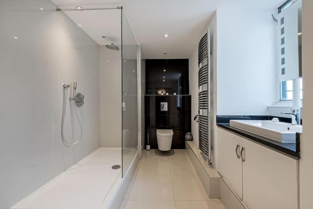 Superb Penthouse With 2 Bathrooms And Roof Terrace