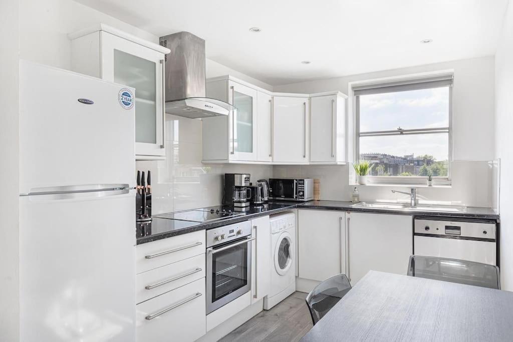 Superb Penthouse With 2 Bathrooms And Roof Terrace Appartamento *
