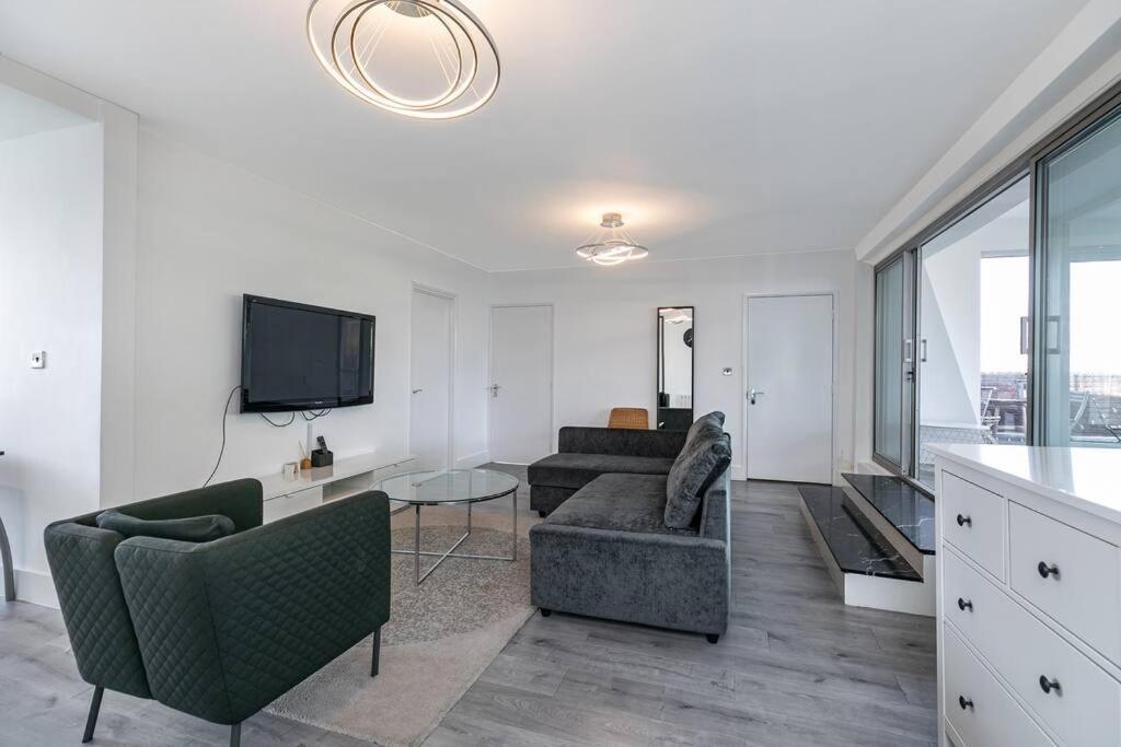 Superb Penthouse With 2 Bathrooms And Roof Terrace Appartamento