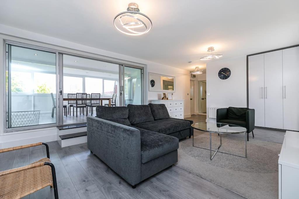 Appartamento Superb Penthouse With 2 Bathrooms And Roof Terrace Londra